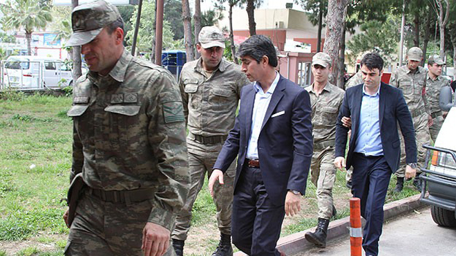 24 asker gözaltına alındı