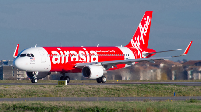 AirAsia uçağı pistten çıktı