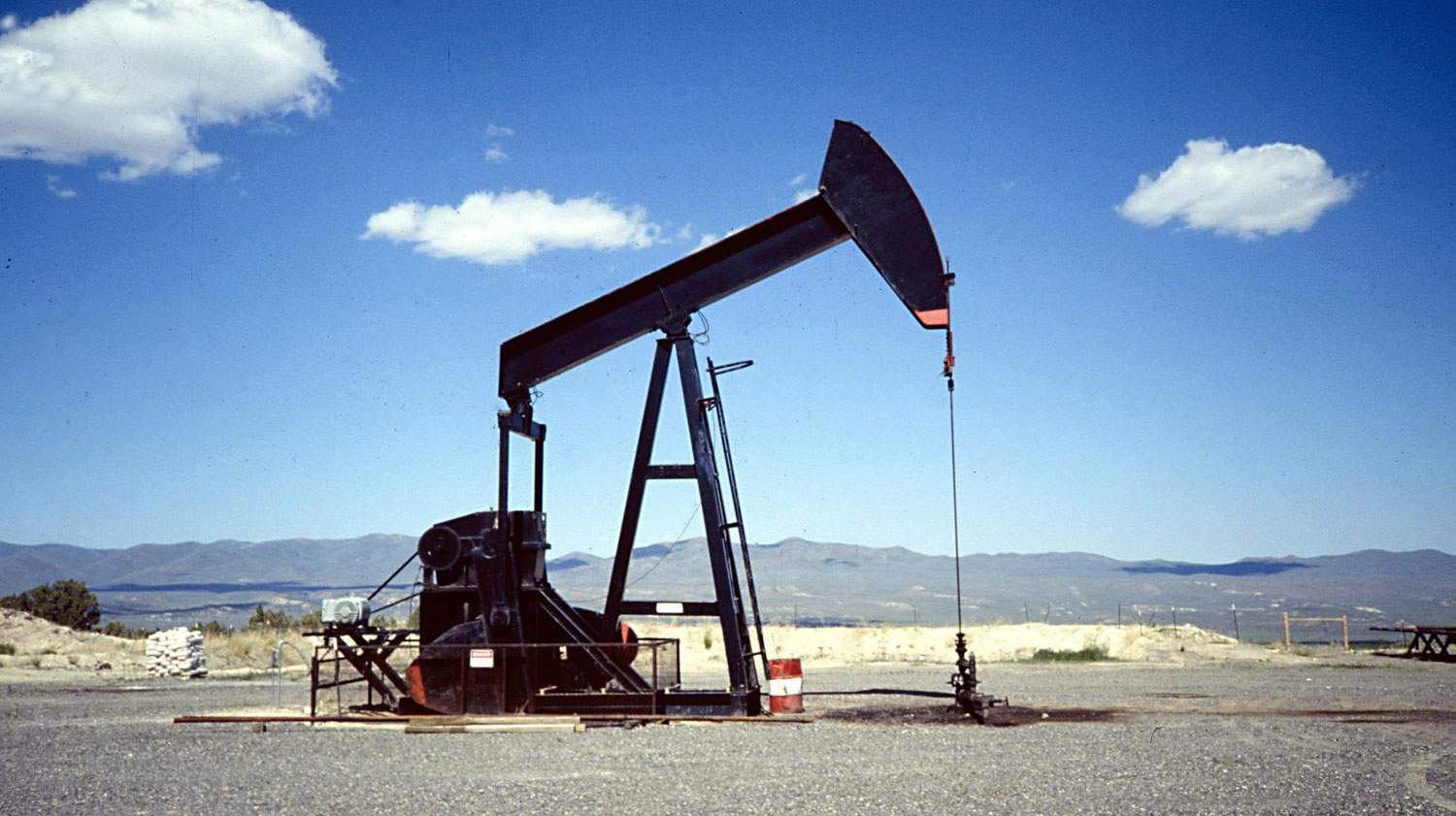 Goldman Sachs petrol beklentilerini düşürdü