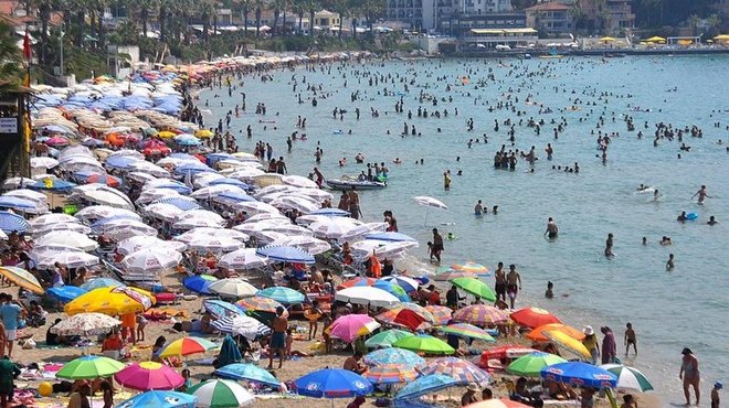 'Antalya’nın yıl sonu kaybı 6 milyon turisti bulabilir'