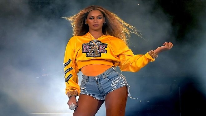Beyonce'den öğrencilere 100 bin dolar burs