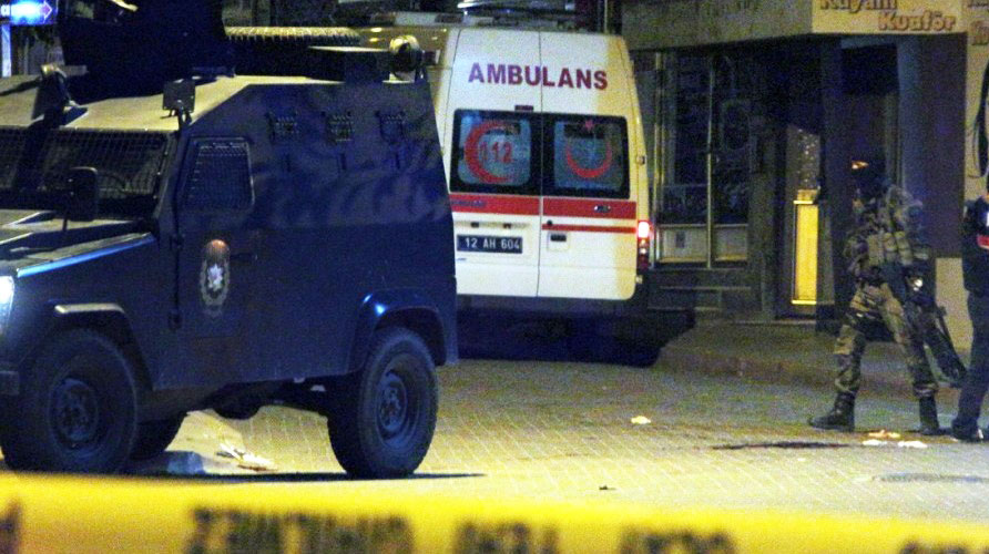Bingöl'de iki polis hayatını kaybetti