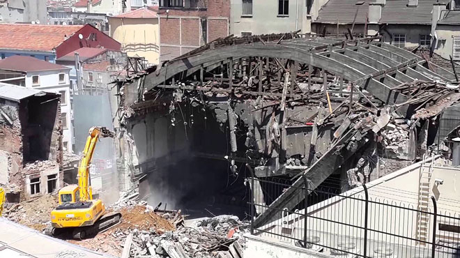 Emek Sineması'nın yerine yapılan inşaat durduruldu