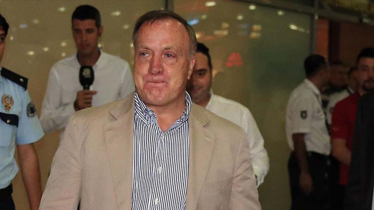 Fenerbahçe Dick Advocaat'ı borsaya bildirdi