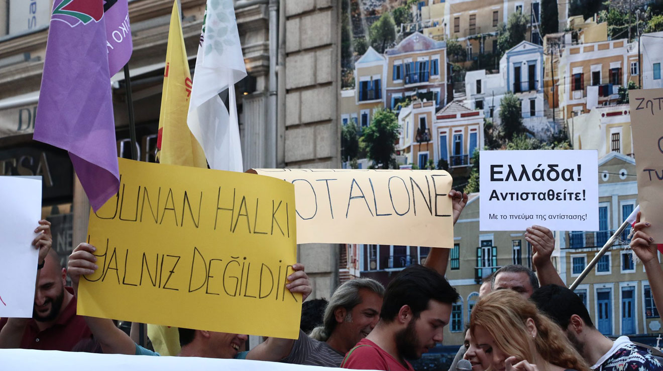 HDP’li gençlerden Yunan Hükümeti'ne destek