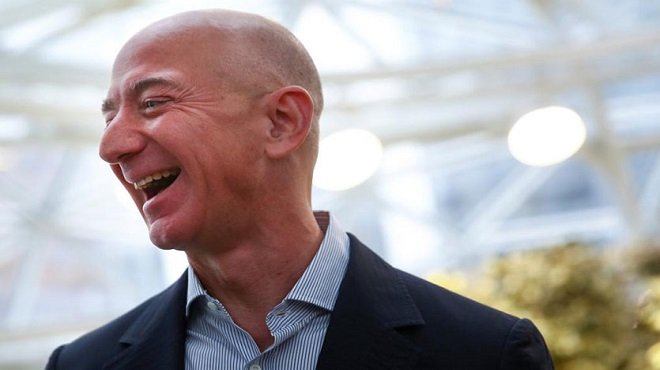 Jeff Bezos'tan evsizlere ve eğitime 2 milyar dolar bağış