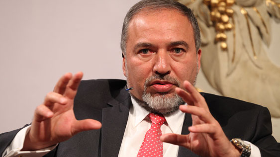 Liberman İbrahim Cami'sinin avlusuna girdi