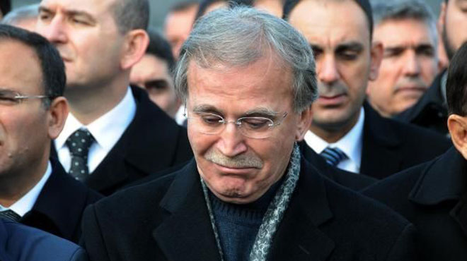 Mehmet Ali Şahin'in eşi toprağa verildi