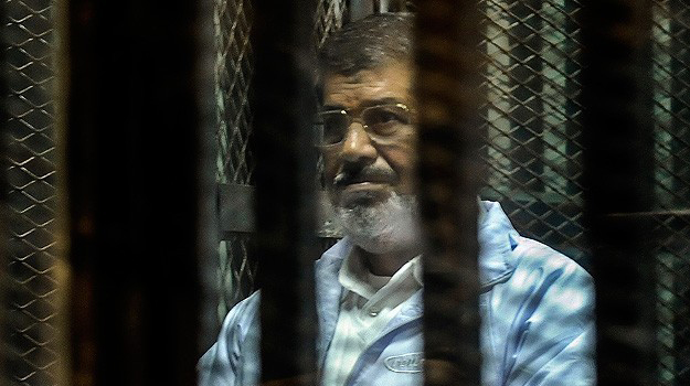 Mursi'nin duruşması ertelendi