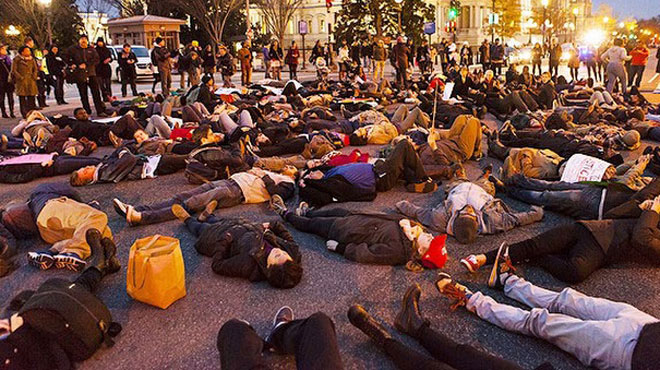 New York'ta polise tepki gözaltısı