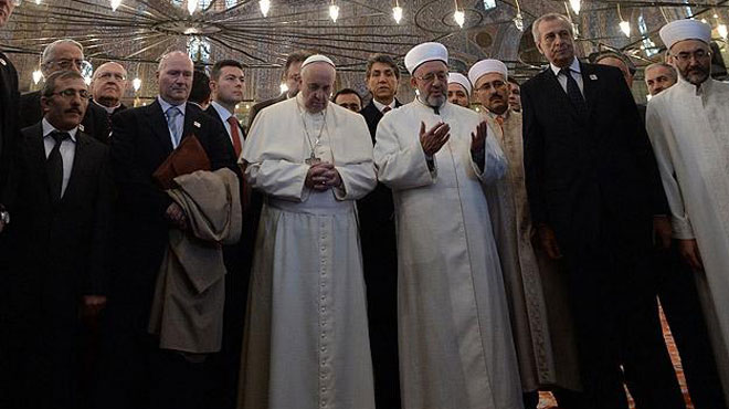 Papa Franciscus Sultanahmet'te dua etti