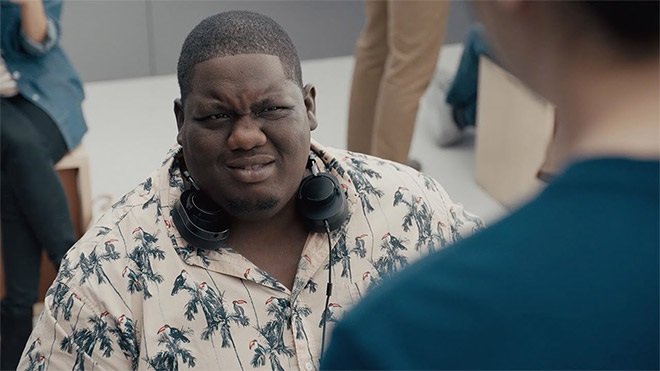 Samsung yeni reklamlarıyla Apple'a savaş açtı