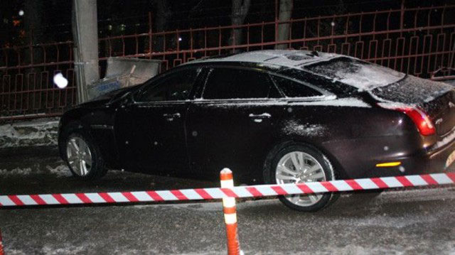 Tekstilcinin lüks aracı karda kaydı: 1 ölü