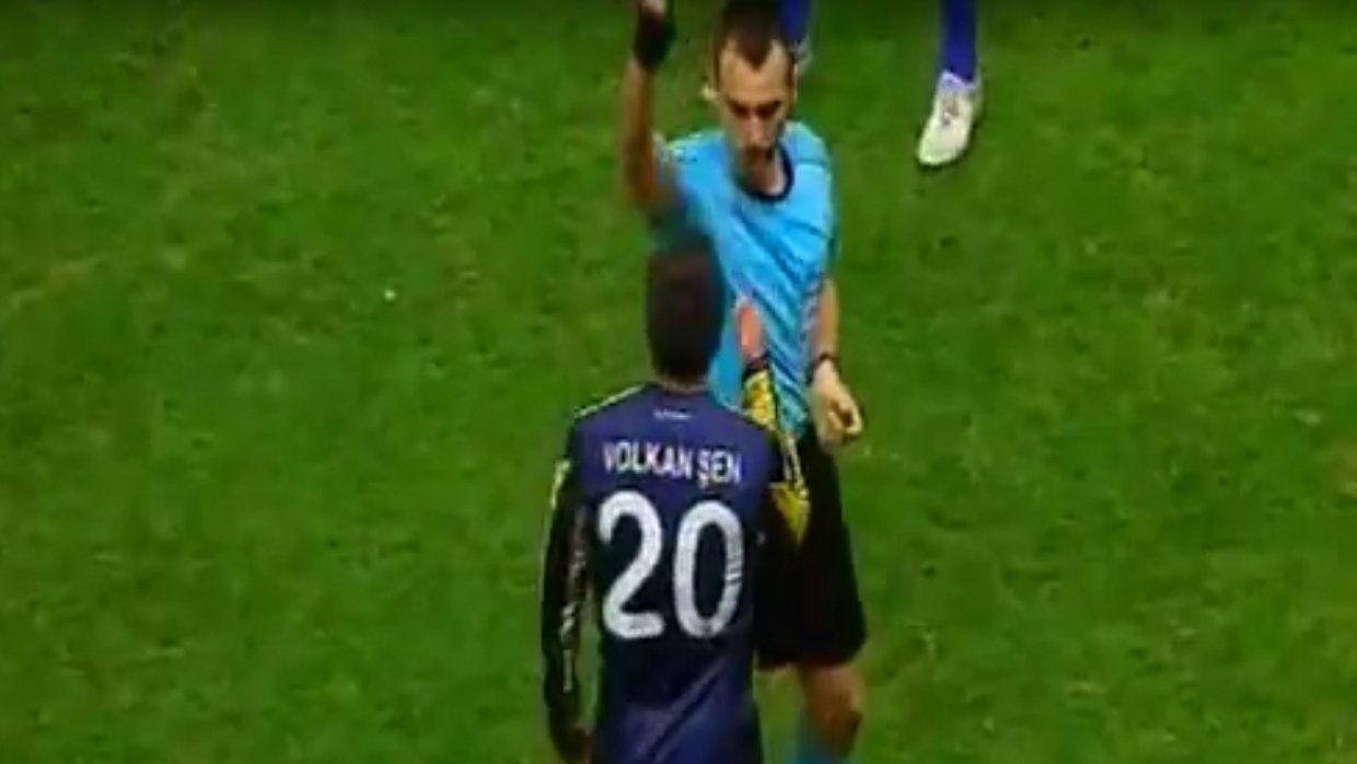 Volkan Şen Ivan Bebek atışma anı, Volkan hakemi itti (17 Mart 2016