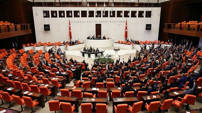 Emeklilikte yaşa takılanlar için önerge kabul edildi